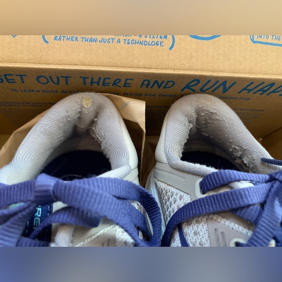 Women’s Size 8.5 Medium Width (B) Brooks Adrenaline GTS 22 Running Shoes - Picture 6 of 7